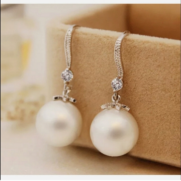 New Gorgeous Pearl Drop Earrings - Picture 4 of 6